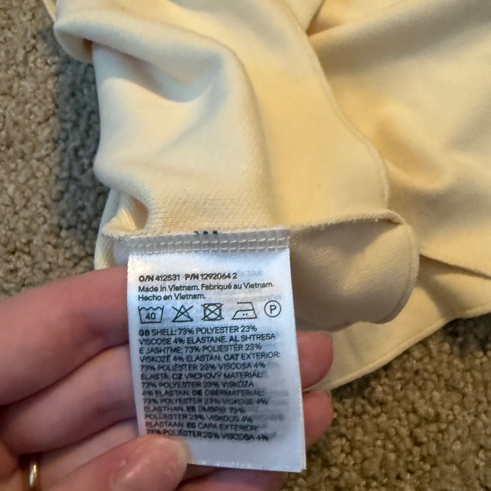 H&M Sleeveless Button Front Knit Top - Picture 7 of 7